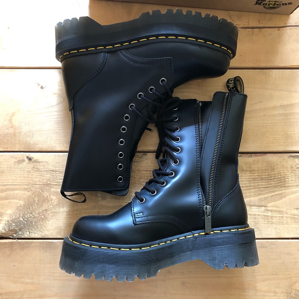 BNWT Dr Martens Jadon Hi polished smooth leather